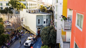 139-year-old house rolls to new San Francisco address