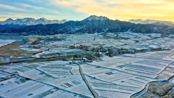 Snowfall at night a farmer's delight in northwest China's Gansu
