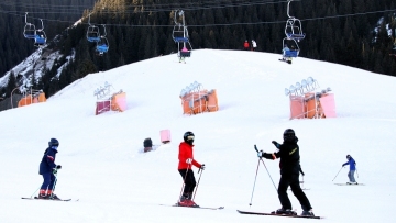 Winter sports fever sweeps northwest China city