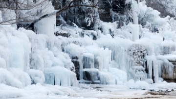 Scenery of frozen waterfalls at Yuntai Mountain scenic spot in Henan
