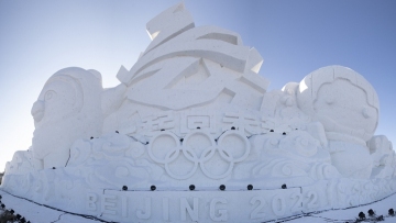 Winter Olympics-themed sculpture exhibition opens in northeast China