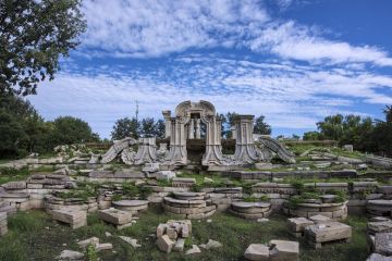 英法联军劫掠了圆明园，但放火焚烧的只有一支军队