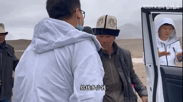 亮出党员徽章感动全网的牧民，还有这样的经历