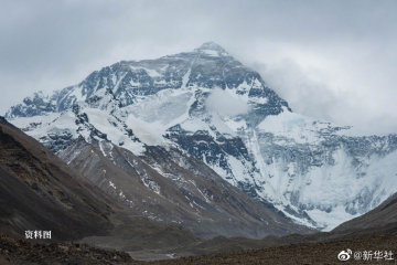 珠峰科考队员前往8300米突击营地