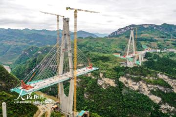 四川泸州：古金赤水河大桥建设忙