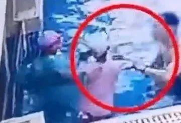 教练把孩子按水里后续 该幼儿园已辞退涉事教练员，并向家长致歉，双方达成和解