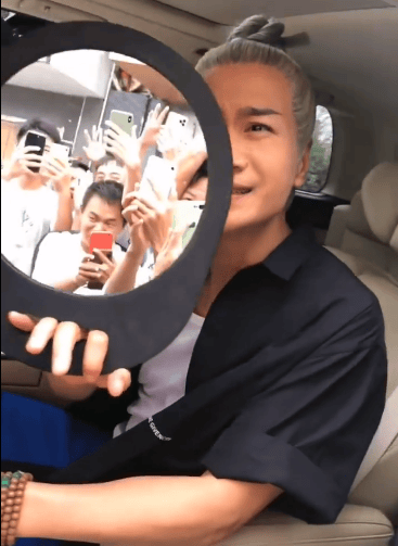 何晟铭就让我安心在菩提下静静的观想