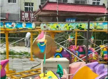 游乐小火车撞一儿童致其身亡 安全管理引质疑
