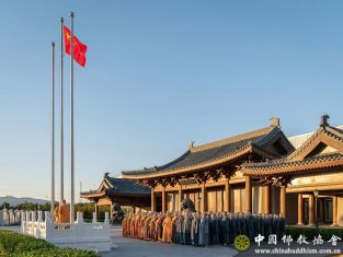 中国佛教协会及在京直属寺院、中国佛学院举行升旗仪式庆祝中华人民共和国成立75周年