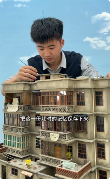 男生做老房子微缩模型年入500万 巧手复刻乡愁记忆