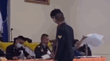 泰国又迎抽签征兵 ＂八尺男儿＂抽中当场＂香消玉殒＂