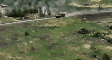 俄乌两军“狭路相逢”：M2A2步战车，这波可是大意了哈！