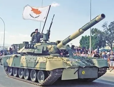 塞浦路斯从俄罗斯购买的T-80主战坦克