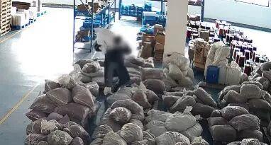 公司前保安盗窃铜料被抓