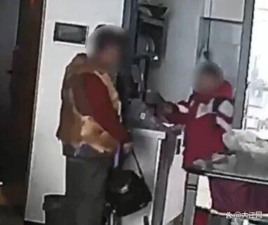 男孩遭陌生人尾随“强闯”入室