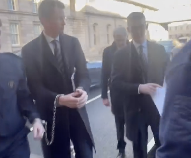 外国教师拒承认跨性别学生身份被解雇