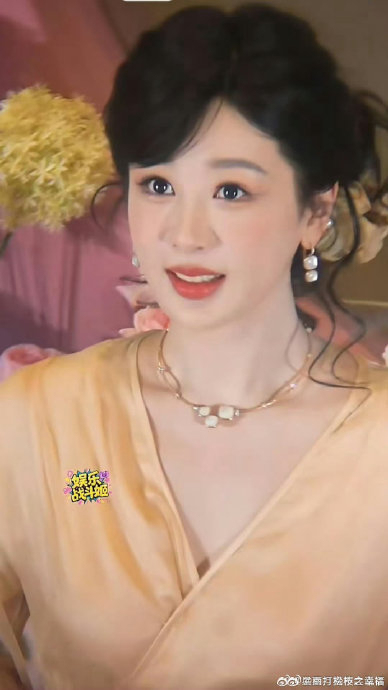 杨紫粉丝集体抗议要求换化妆师