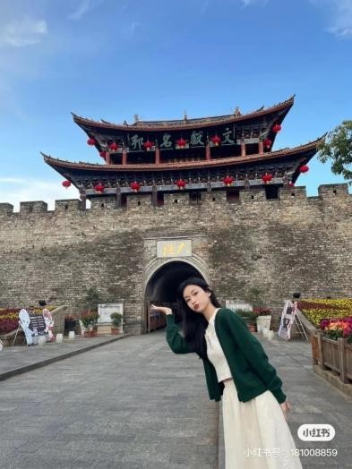 方悦乔化身旅行博主 云南之旅好惬意