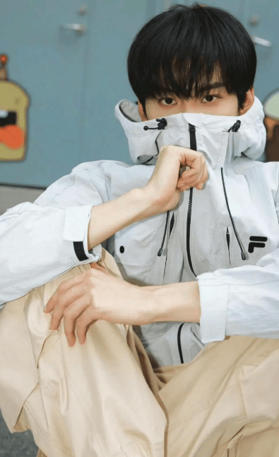 周柯宇作念了我最想对陈妍希作念的事 18场吻戏的情愫舆图