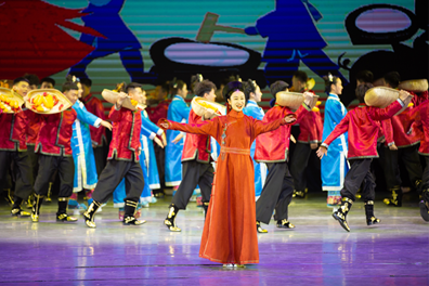 满族传统歌舞《古州希音》在北京民族剧院成功上演
