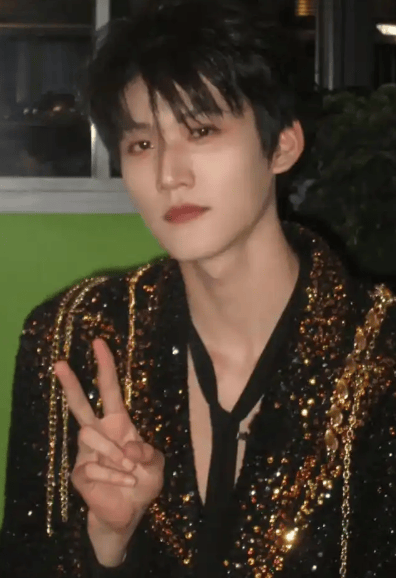 周柯宇作念了我最想对陈妍希作念的事 18场吻戏的情愫舆图