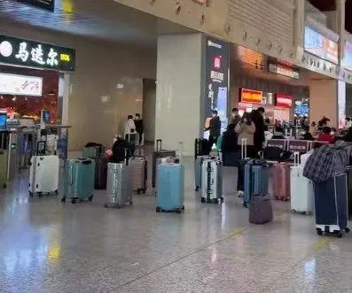 “大学生主打的就是一个信任！”此话题冲上热搜 到底是什么梗？