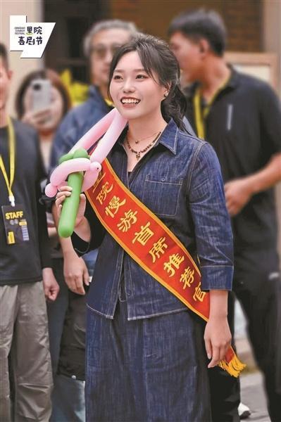 李雪琴：从来没有幻想过另外一种人生 喜剧融入生活更显魅力