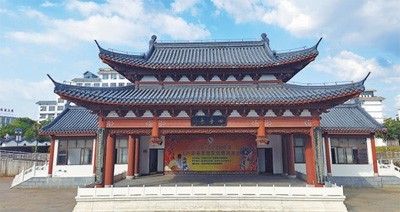 位于汤显祖纪念馆内的小戏台四梦台。　　本报记者 杨颜菲摄