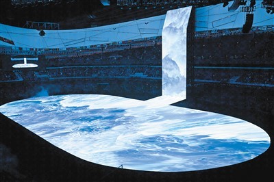 2022年北京冬奥会开幕式“黄河之水天上来”环节融合科技与艺术。　　新华社发