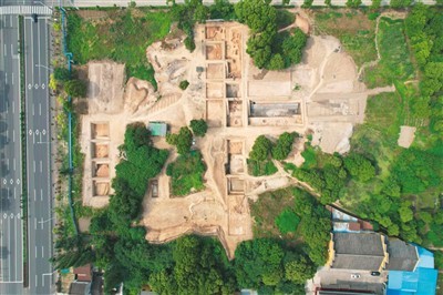 　　江苏常州寺墩遗址发掘区航拍。