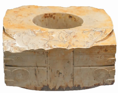 良渚文化瑶山行状12号墓网罗的玉琮。　　良渚博物院供图