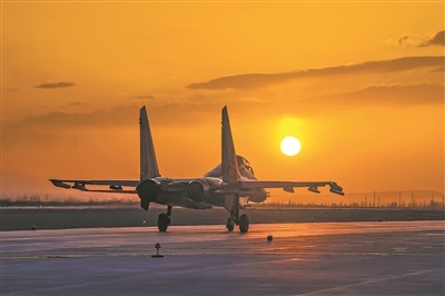 空军航空兵某旅组织跨昼夜飞行训练
