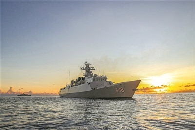 11月底,南部战区海军某护卫舰支队组成舰艇编队,赴某海域开展实战化