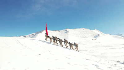 白人穿中国军装驻守边疆?因为他是纯正的中国人