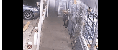 美国14岁男孩便利店内开20多枪 4名未成年人3死1伤