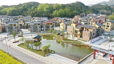 盖新式农房建美丽乡村（追梦路上）