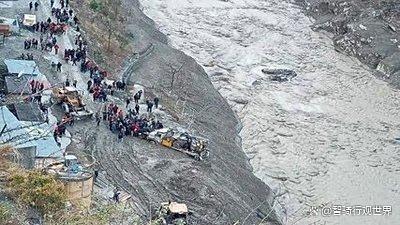 印度北部山洪造成人员伤亡