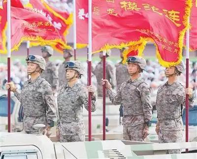 2025人民军队难忘瞬间 强军兴军铿锵足音