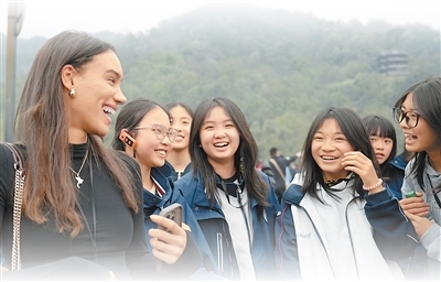 “看到这里发生的一切，就知道中国为什么能成功”