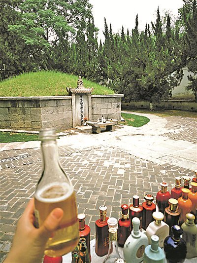 年轻人为何热衷给古人“上坟” 与历史对话的新风尚