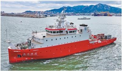 中国船舶正朝着更远更深的海洋进发(新时代画卷)