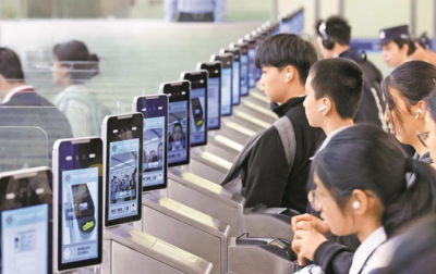 秉持“两岸一家亲”，港台关注移民局跨境新政