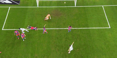 西超杯：巴萨3-2胜皇马夺冠 拉菲尼亚梅开二度维尼修斯一条龙 精彩对决引爆全场