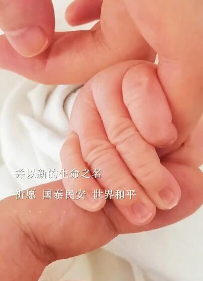 李亚鹏官宣结婚当爸 晒与小女友合影