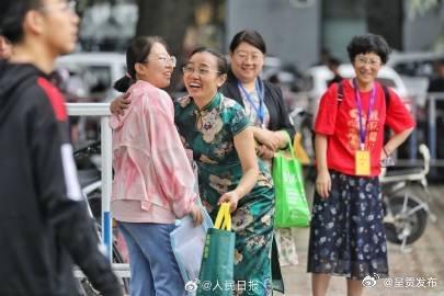 直击福州高考现场 考生全力以赴，梦想起航