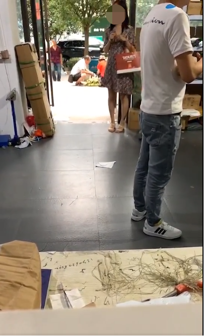 取快递被造谣出轨案当事人：相信美好，也愿多助人