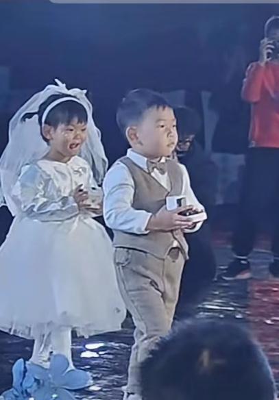 黄雅琼晒与刘雨辰婚礼现场照 顶流嘉宾引爆全网