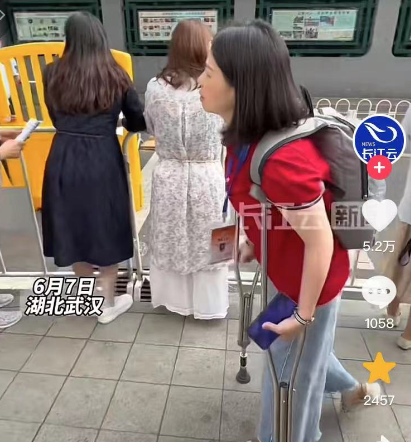多地班主任温馨送考 一定要看着孩子入考场