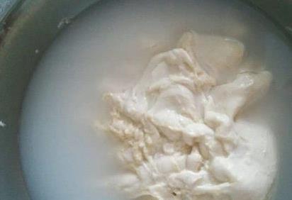 夏天吃凉皮最爽，3个技巧做软嫩凉皮，省钱又干净你敢信？