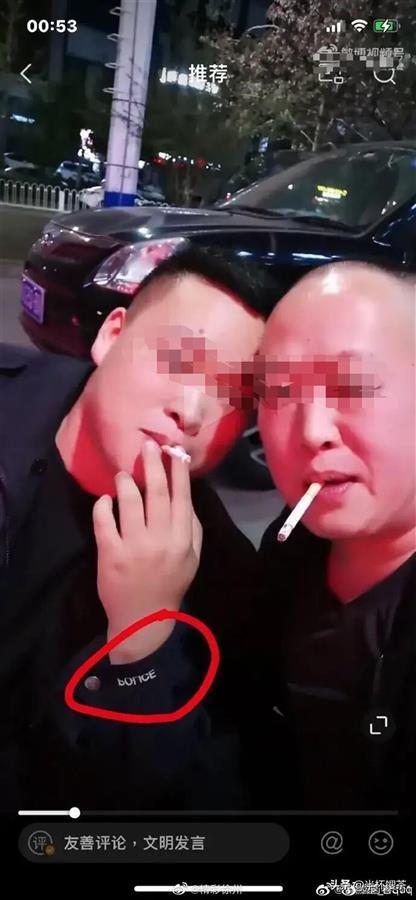 被指是打人者还与民警合影 男子回应:那是保安服，我不认识打架人员！